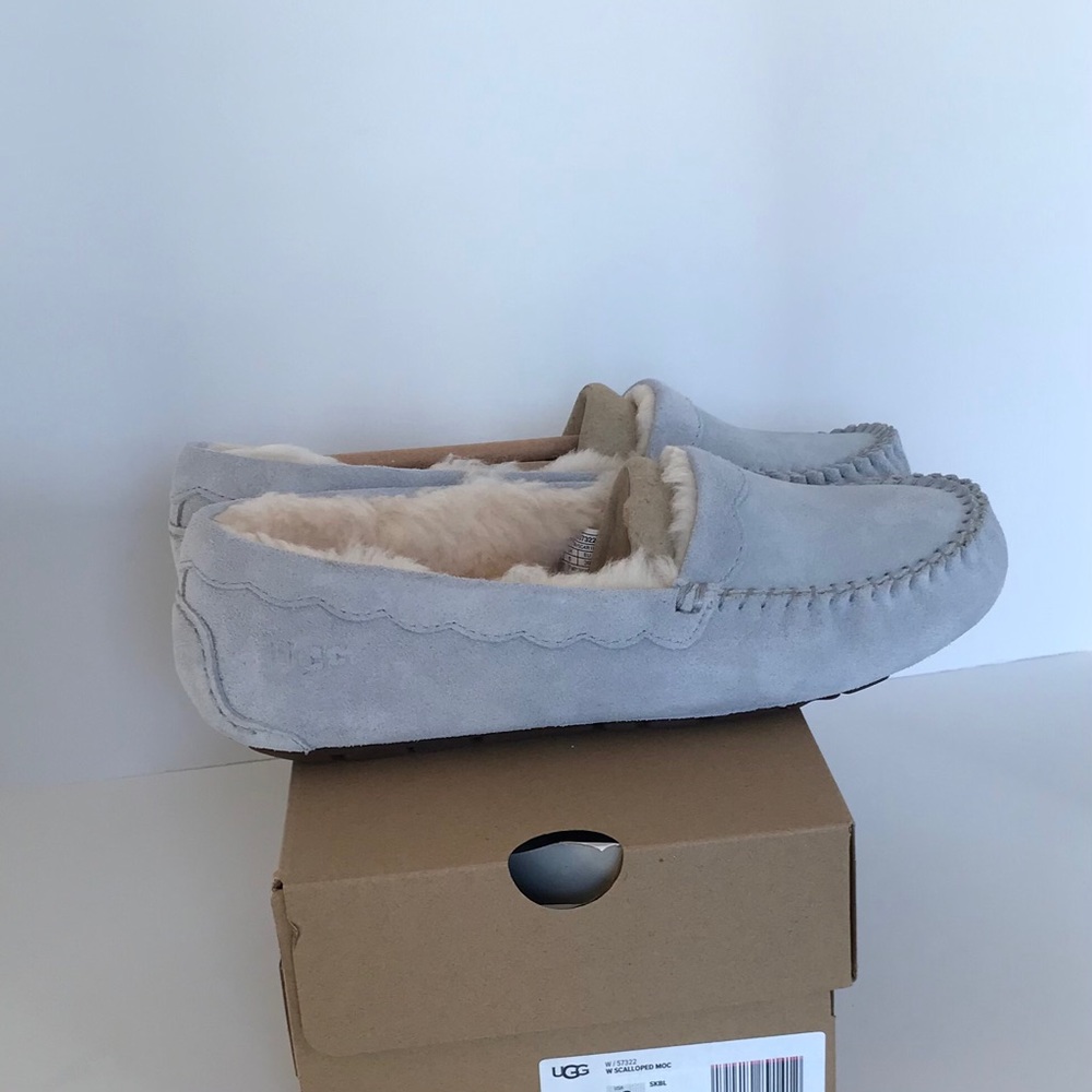 UGG Scalloped Moc - Picture 5 of 7
